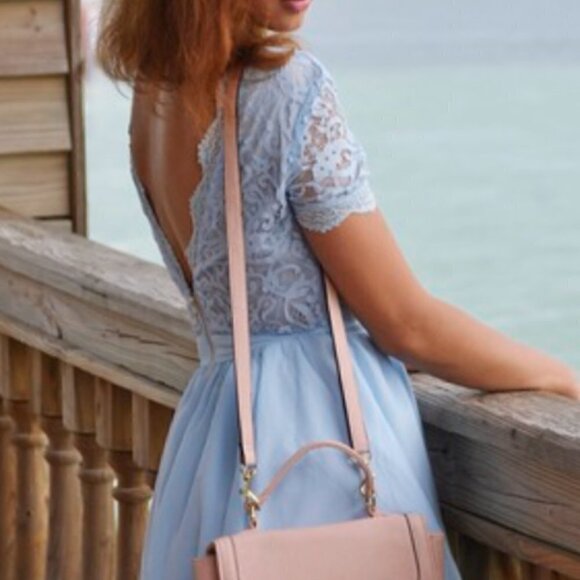 MISSGUIDED V Neckline Lace Dress - Picture 2 of 7